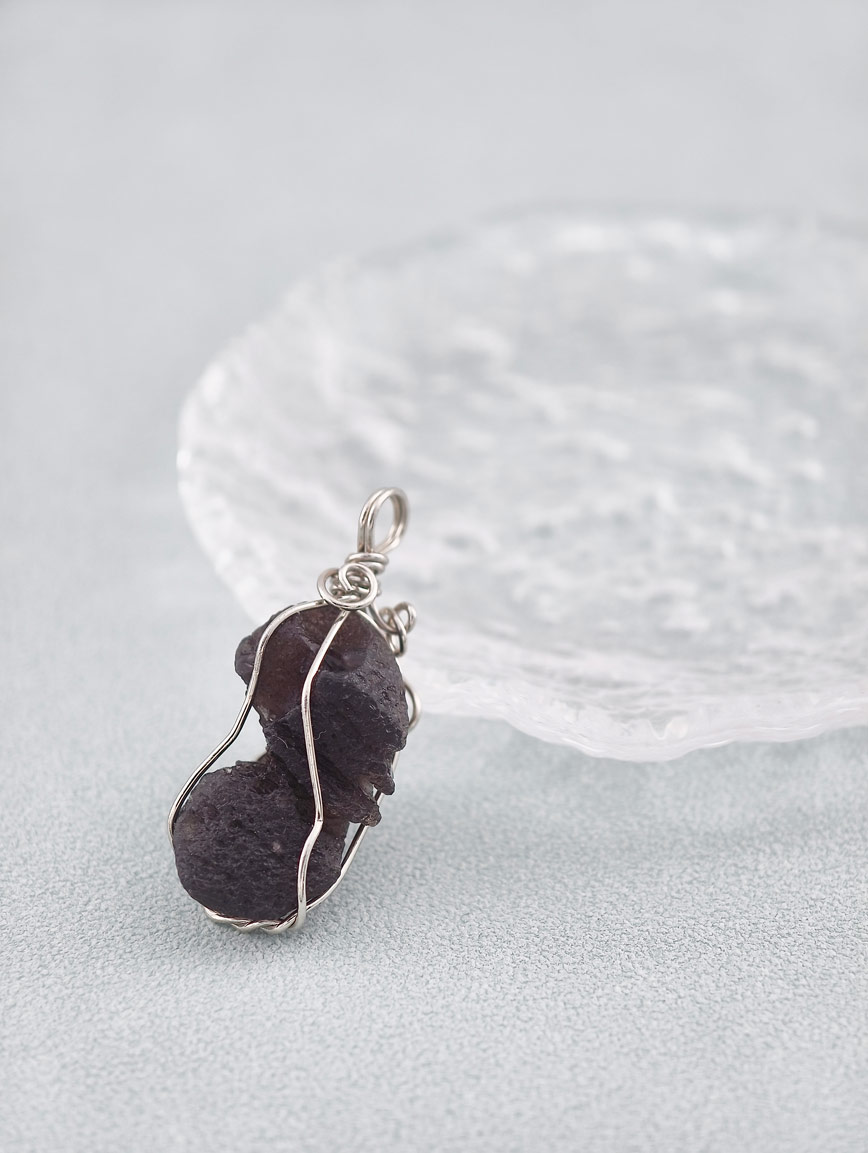 Natural Moldavite Simple Style Pendant image