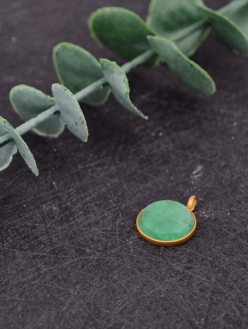 Exquisite 18K Gold Natural Jadeite Pendant image