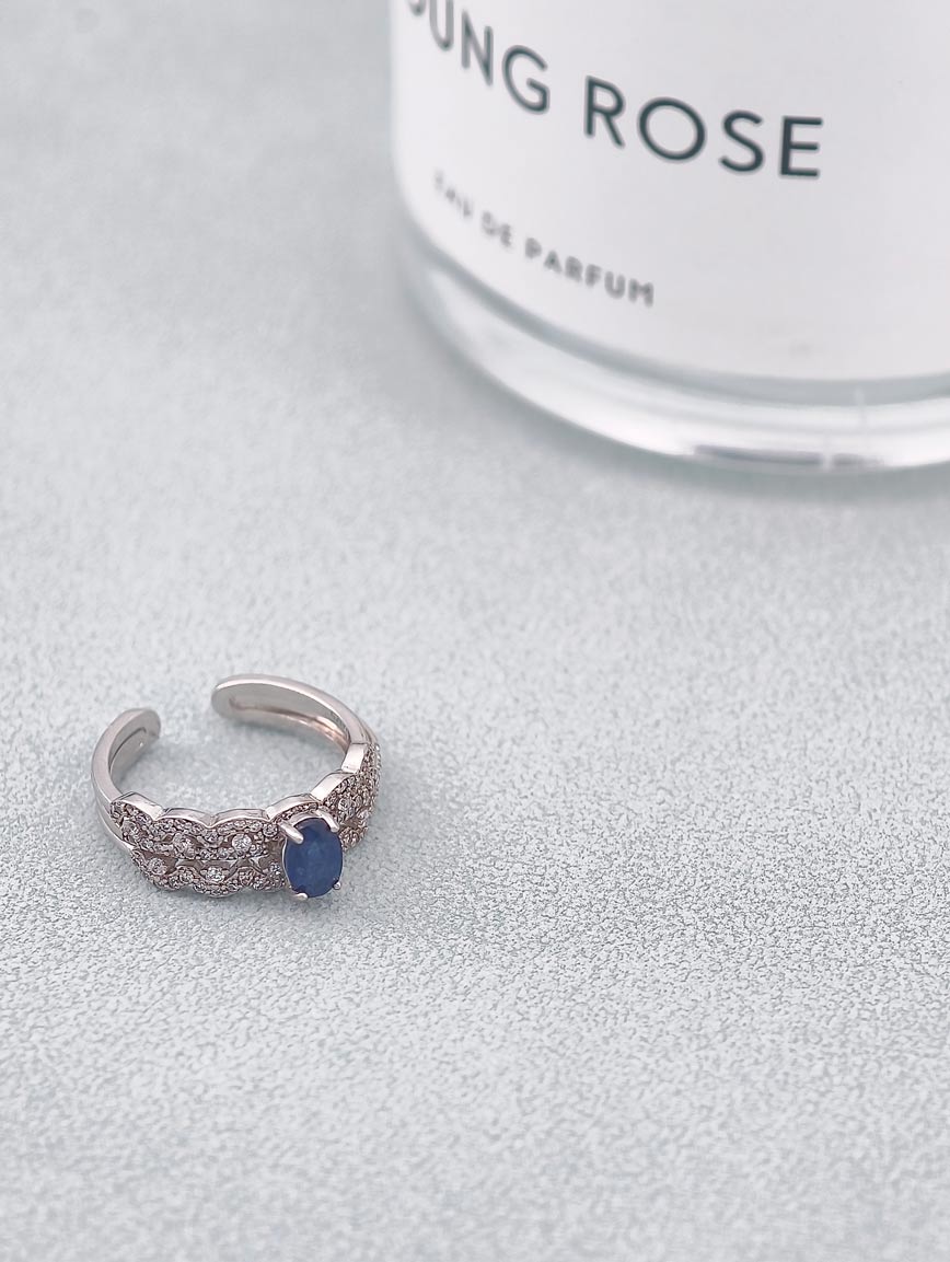 A dual Wearing Sapphire Ring
