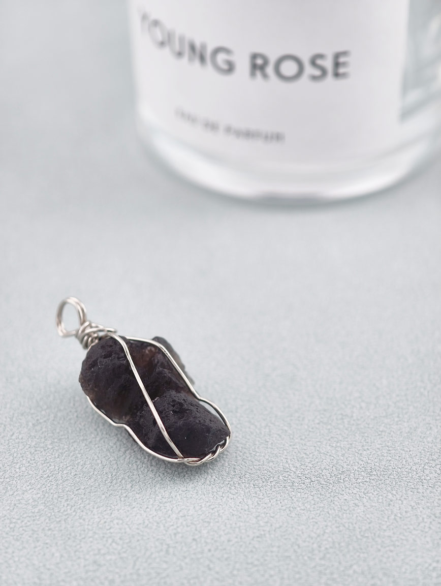 Natural Moldavite Simple Style Pendant image