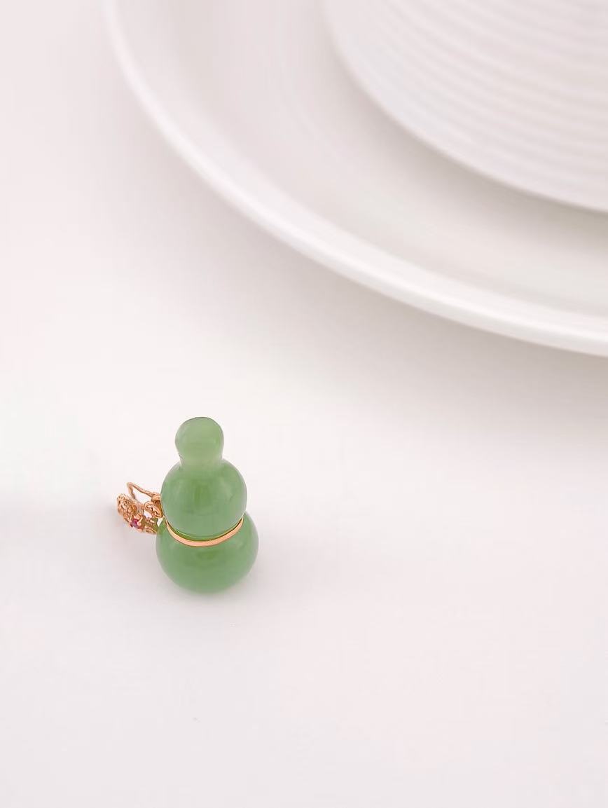 18K Gold Natural Jasper Gourd Pendant image