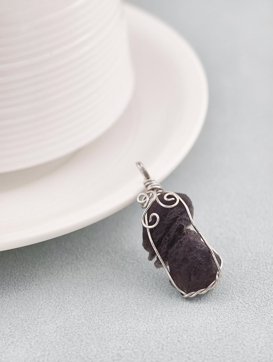 Natural Moldavite Simple Style Pendant image