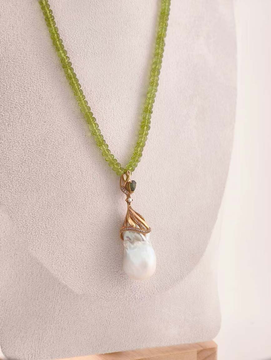 Freshwater Pearl and Peridot 14K Gold Inlaid Necklace